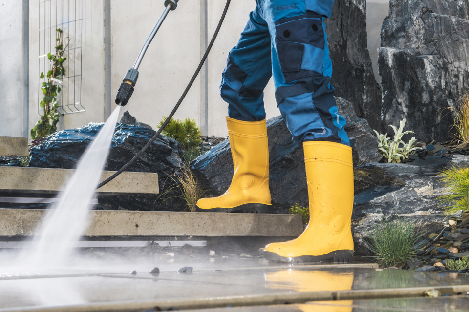 Pressure wash 1