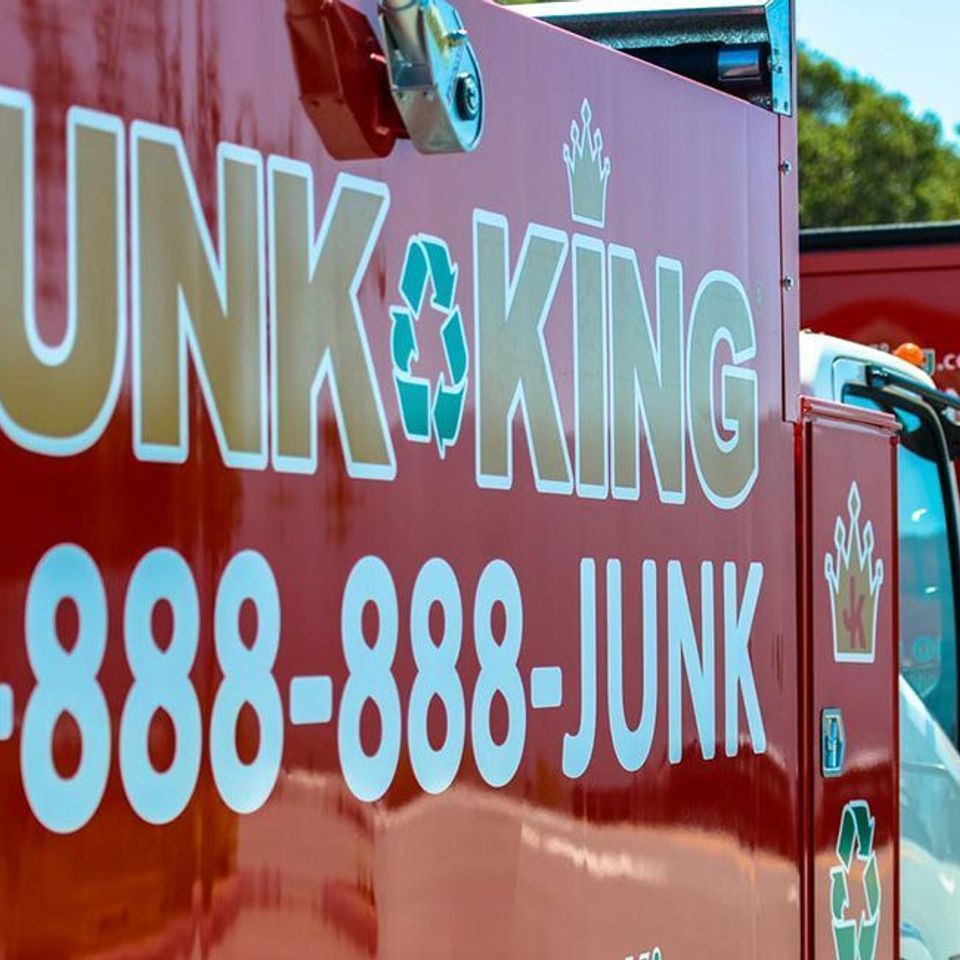 Nuredo magazine   tulsa  oklahoma   living   junk king  fall 2017 cover   junkking320170925 7430 1m0ozgc