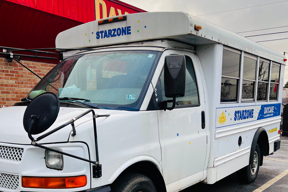 Starzone daycare and learning center bus002
