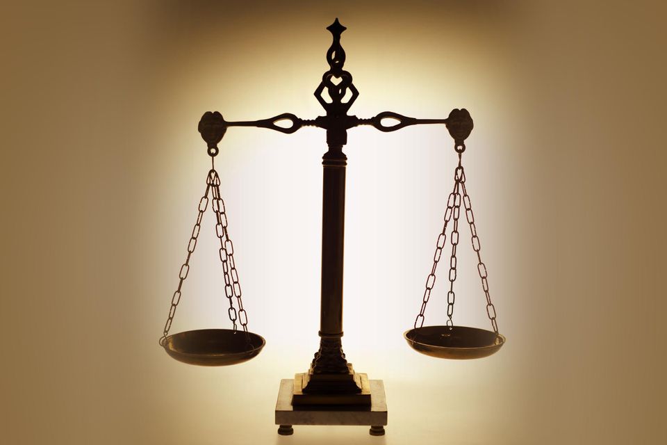 Scales of justice icon
