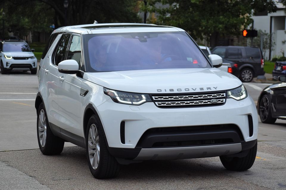 Range rover discovery g01d79a5d5 1920