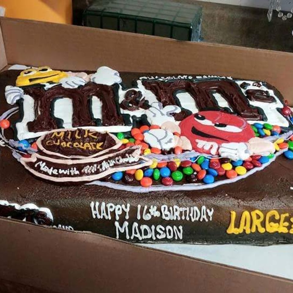 Cakes birthday 11820180612 8046 1v82c3a
