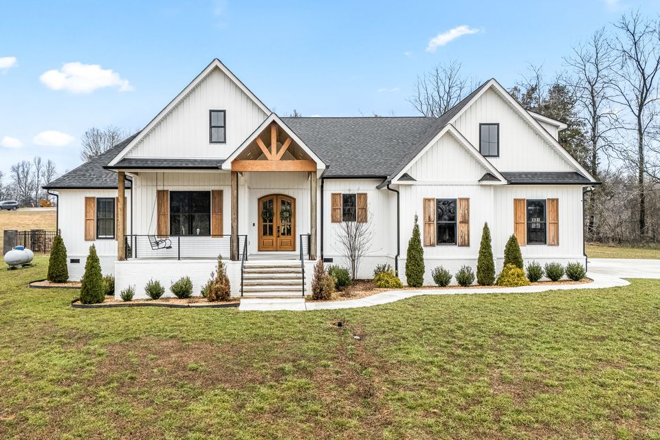 6 web or mls 365 glendale rd exteriors   clear lens real estate photography 5