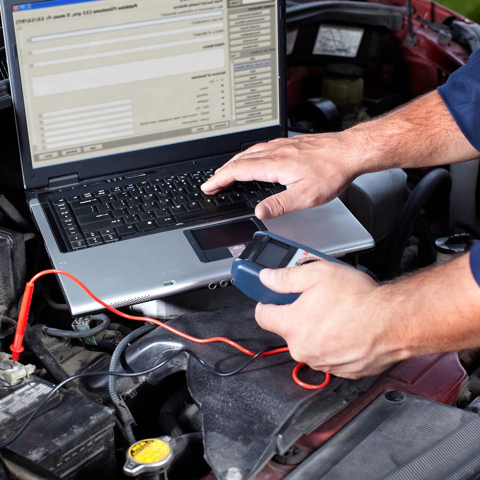 Bigstock hands of mechanic working in a 2377417420170717 3704 mtz4df