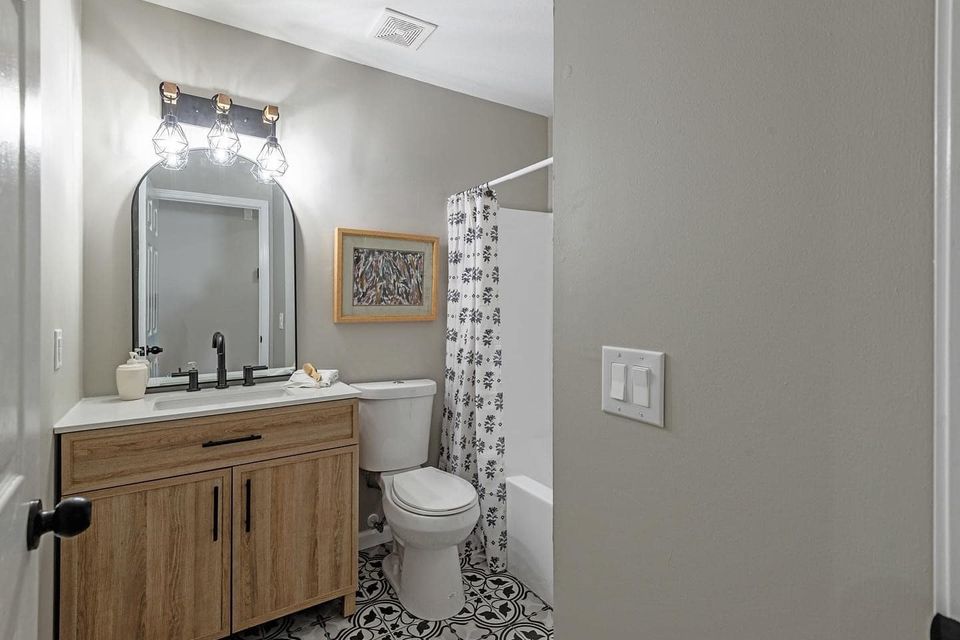 Florida home right bathroom