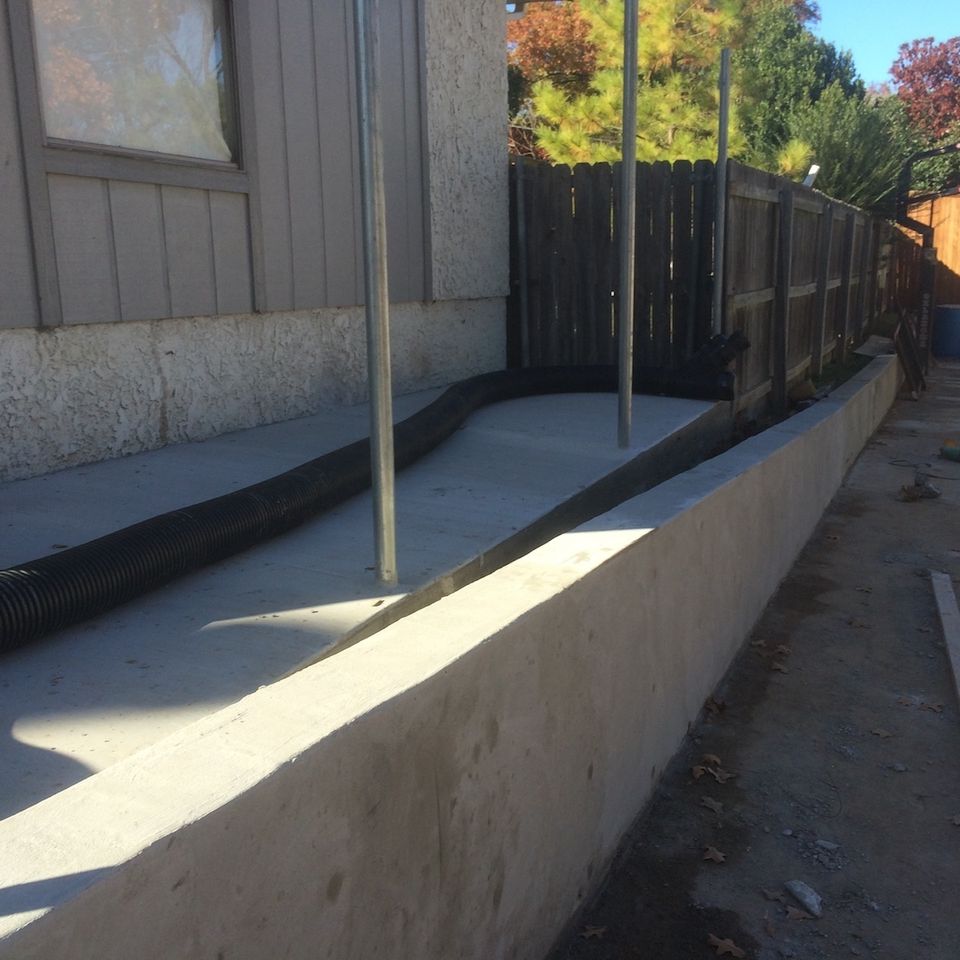 Select outdoor solutions   tulsa oklahoma   retaining walls   concrete retaining wall contractor builder construction company   large residential retaining wall   photo nov 15  2 31 01 pm