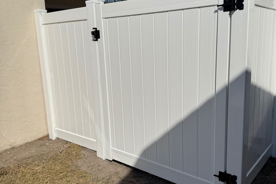 Kanter fence company white vinyl privacy fence installation sarasota bradenton palmetto lakewood ranch bayshore gardens the meadows commercial fence repair handyman 61afbd82 e944 4168 9345 c6255b7bd942