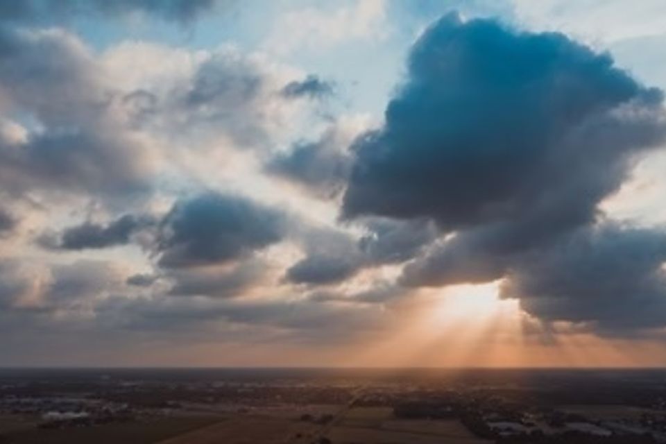 Light rays leaking beyond clouds