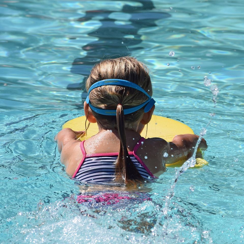 Young swimmer gdaf22492c 1920