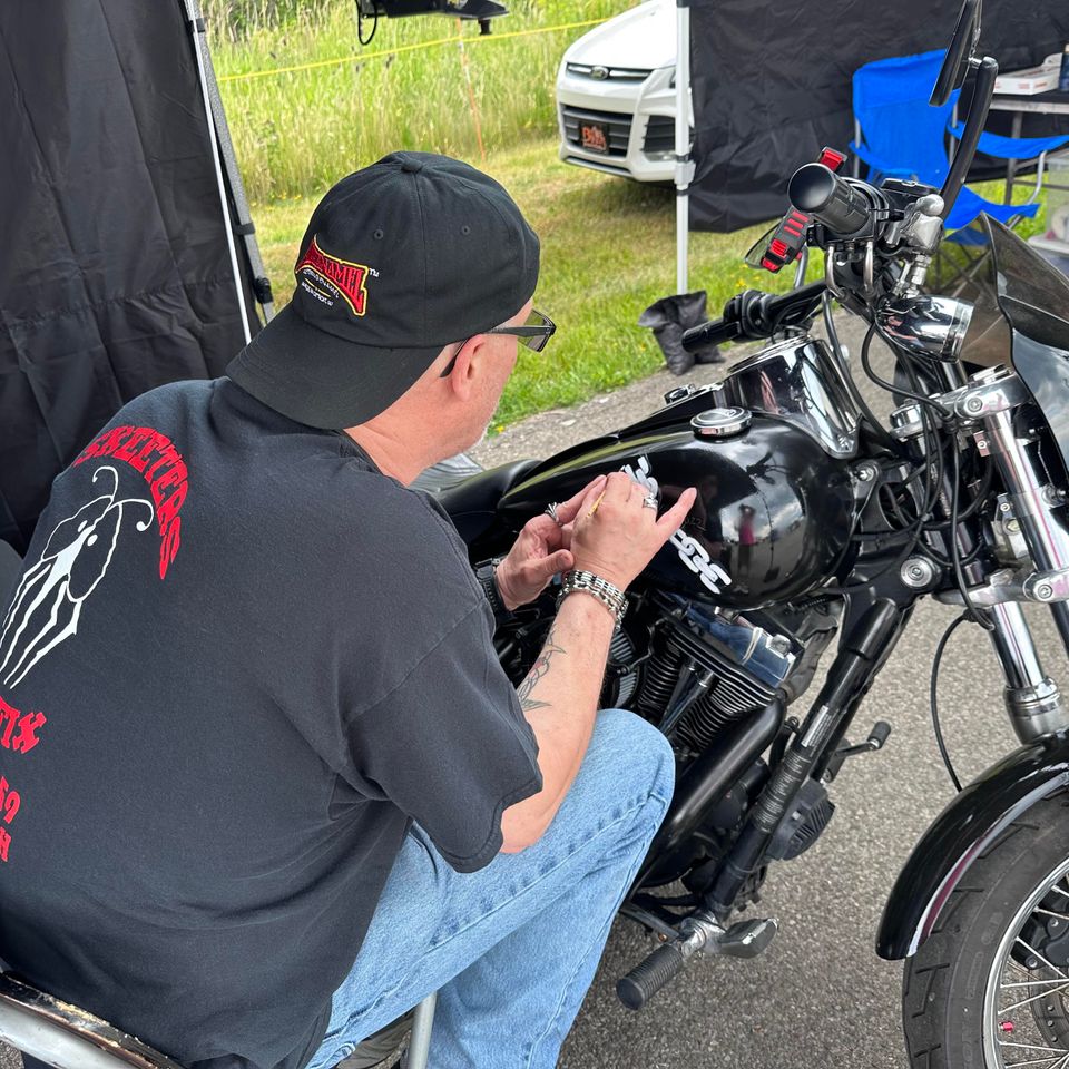 Creative custom pinstriping design and artistic projects created by Skeeter's Grafix.