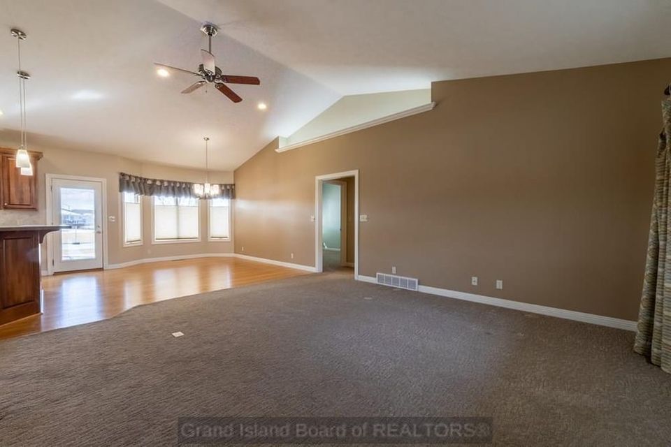 3811 meadowlark cir grand island ne 68803 a 7