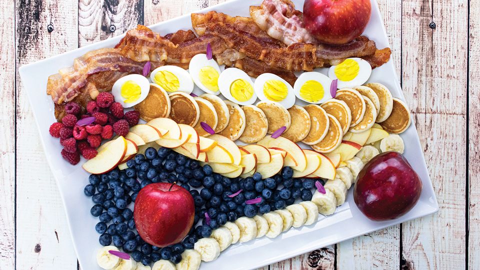 16685 vid brunch board with a twist