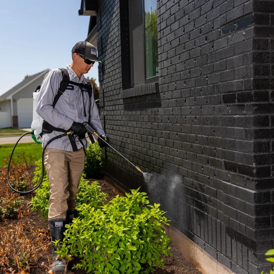 Technician crew spraying exterior pest control 1