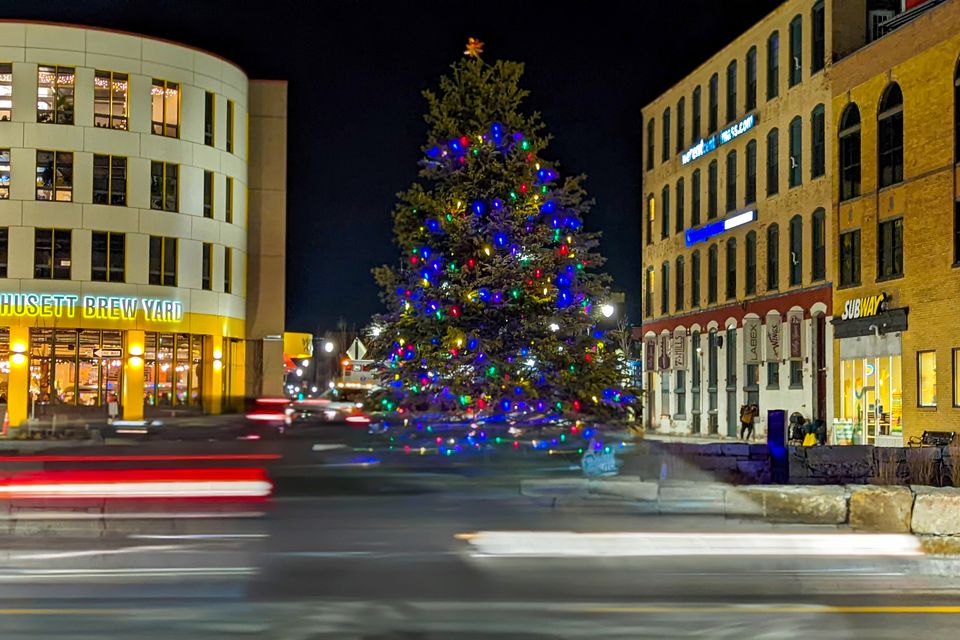 2021 kelley square tree lighting traffic