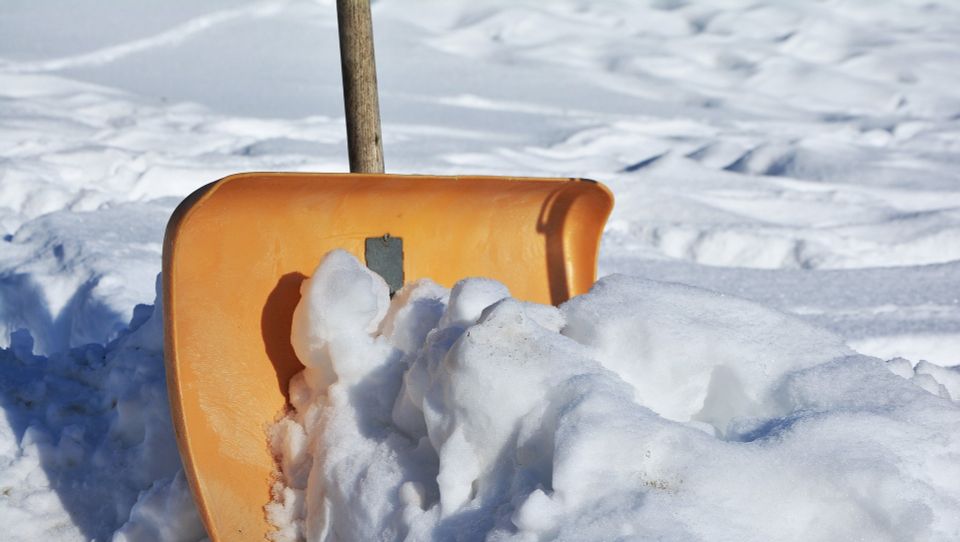 Snow shovel 54e0d5424d 1920
