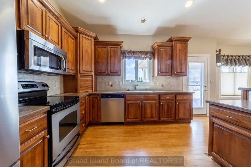 3811 meadowlark cir grand island ne 68803 c 1