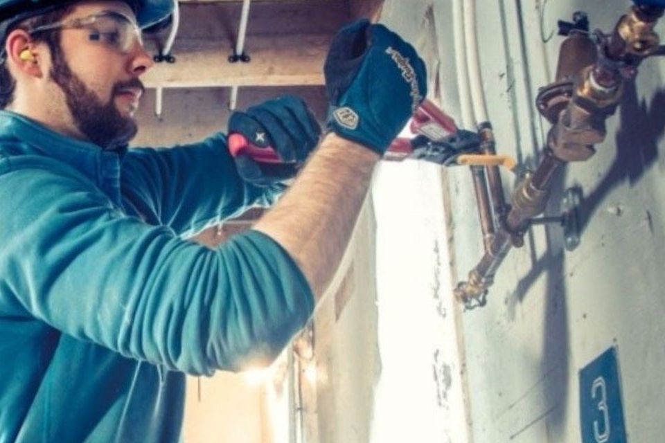 Questions to ask before hiring a plumber. rooter360 1080x640