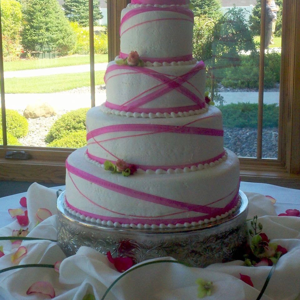 Wed cake 17120180617 18038 1y855gq