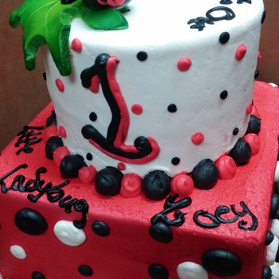Cakes birthday 11120180612 6049 h929f1