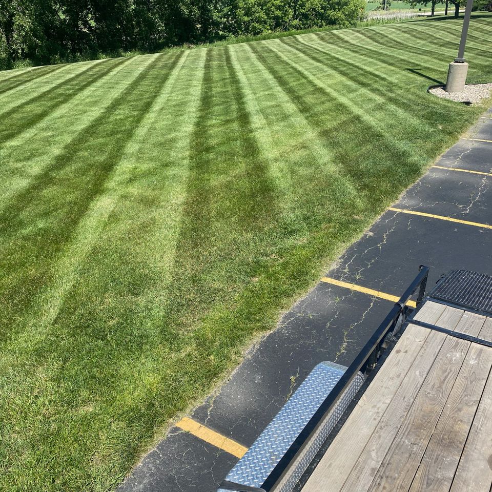 commercial lawn mowing company