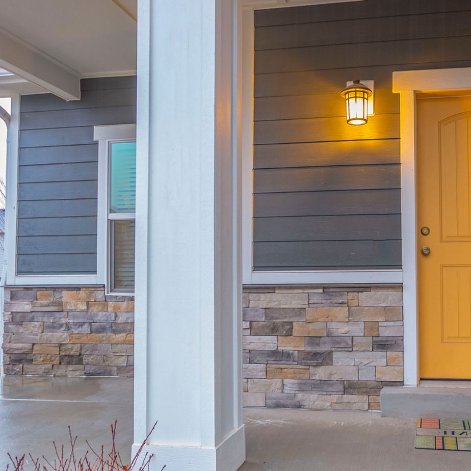 Nashestatesyellowdoorhouse