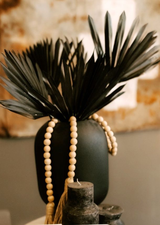 Black vase.black flowers
