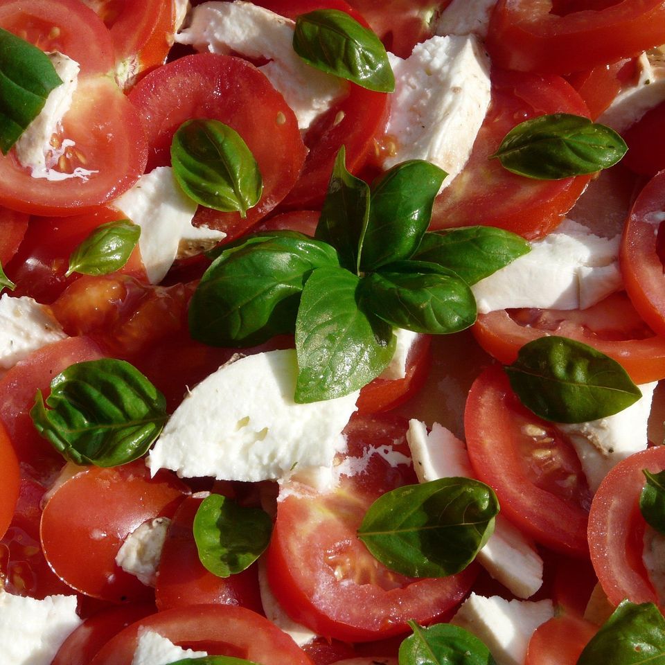 Tomato and mozzarella salad g7c84b6380 1920