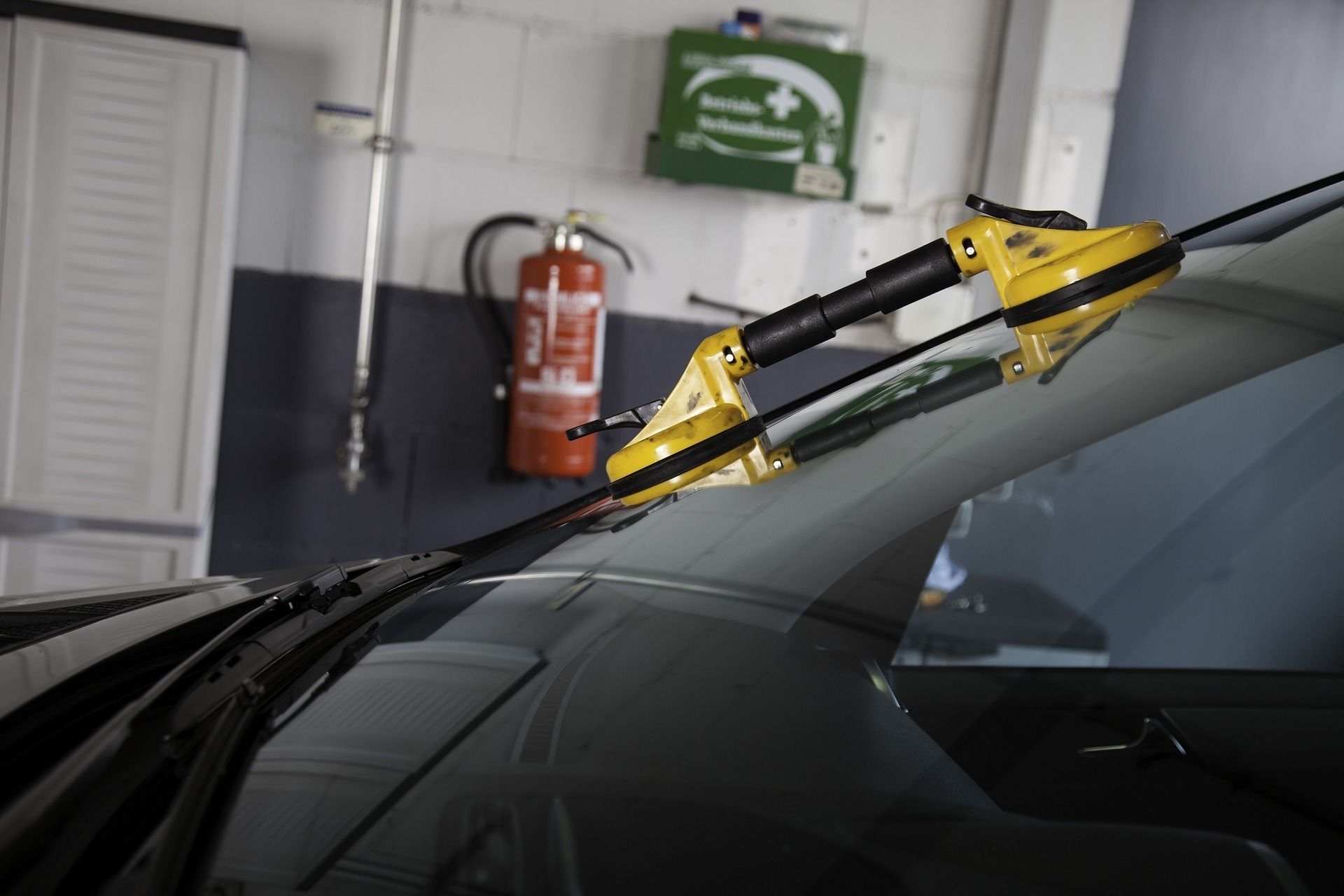 Best Mobile Auto Glass Repair Service | CF Windshield Express