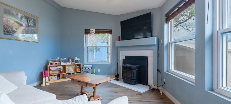 26 web or mls 8 bassick ln 26 (2)