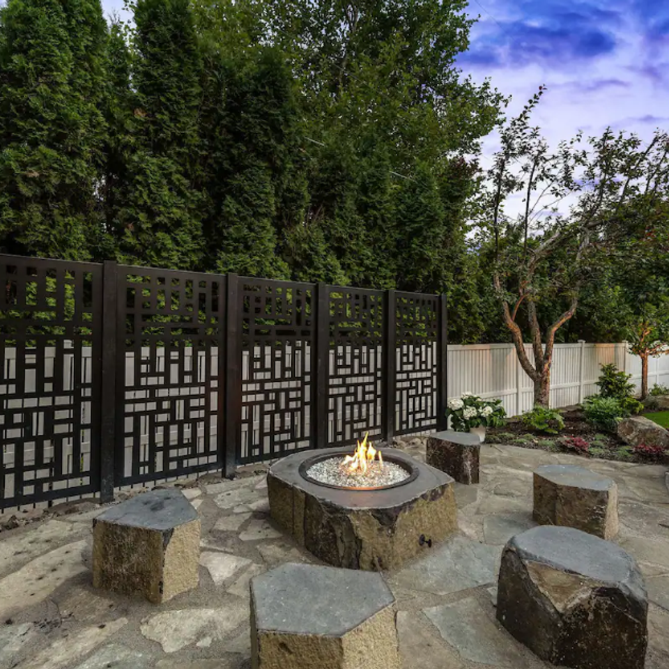 Outdoor firepit