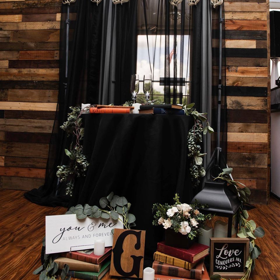 Pallet wall bride and grooms corner