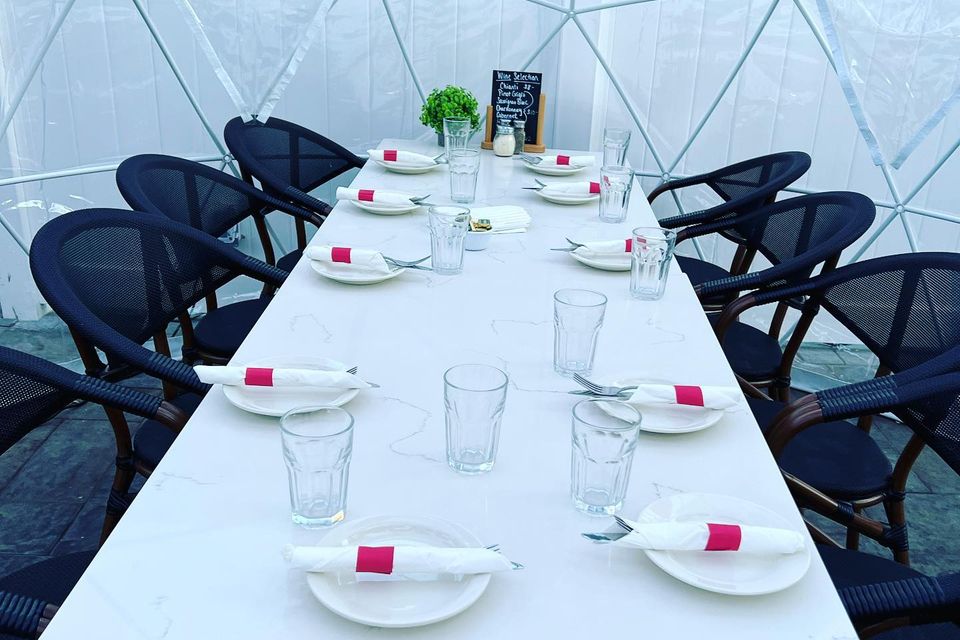 Pietros pizza gallery outdoor table