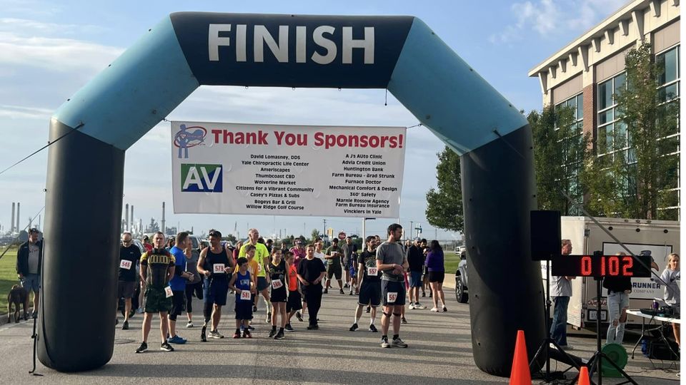 5k run finish line