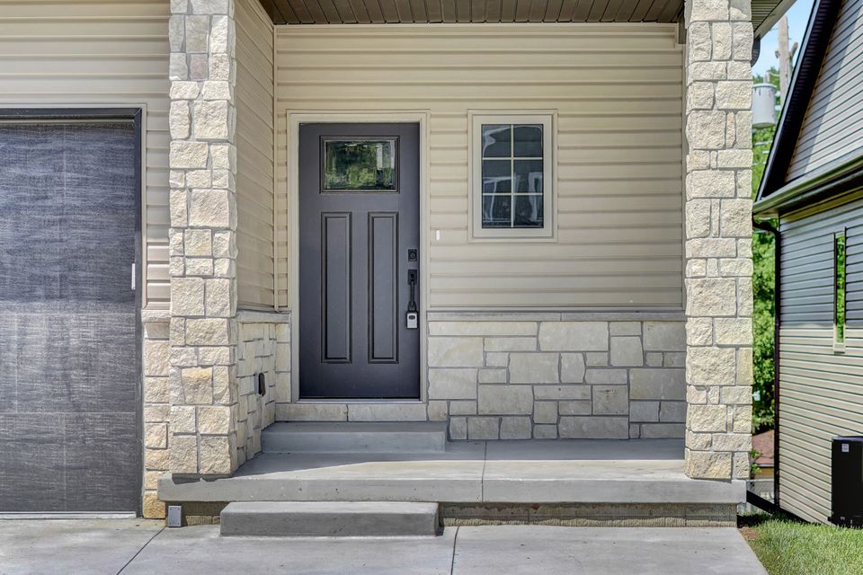 311 s 55th st exterior  16