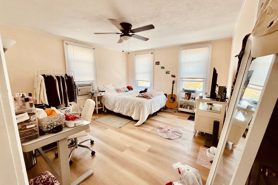 4 Bedrooms 21 Courtland, New Brunswick 08850 📍 Distance from Rutgers University 5.2 Miles 4 Bedrooms 2 Bathrooms
