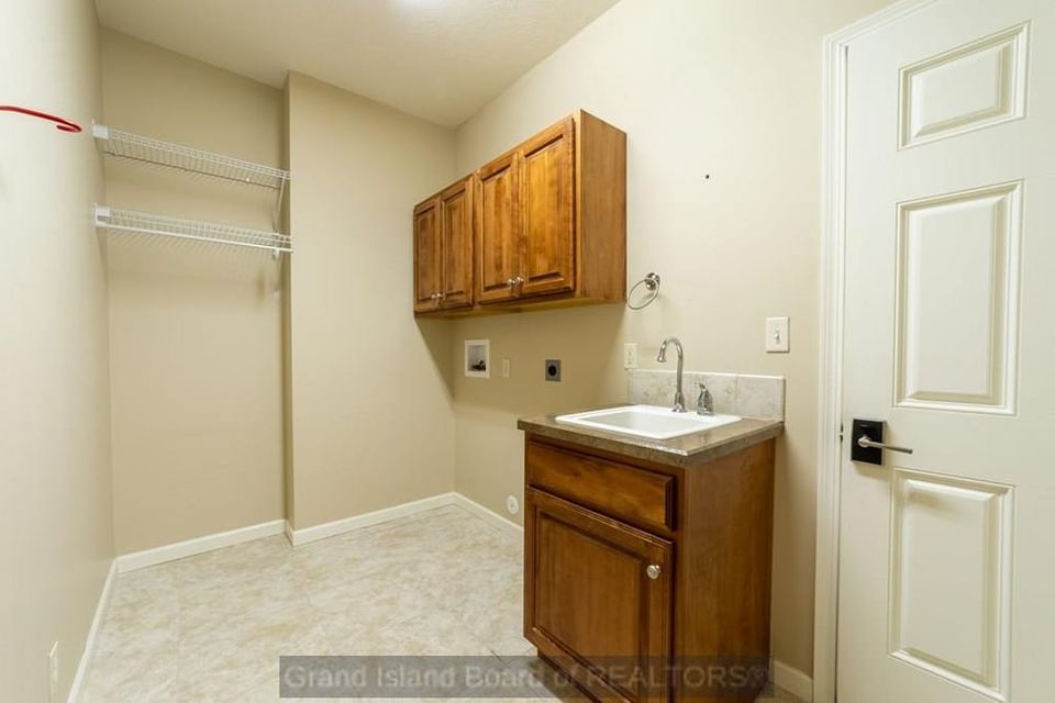 3811 meadowlark cir grand island ne 68803 c 4