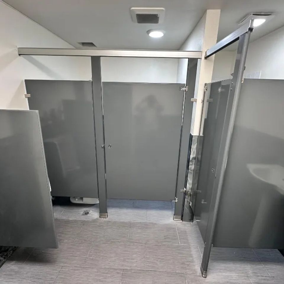 Pabst Leyton bathroom partitions work