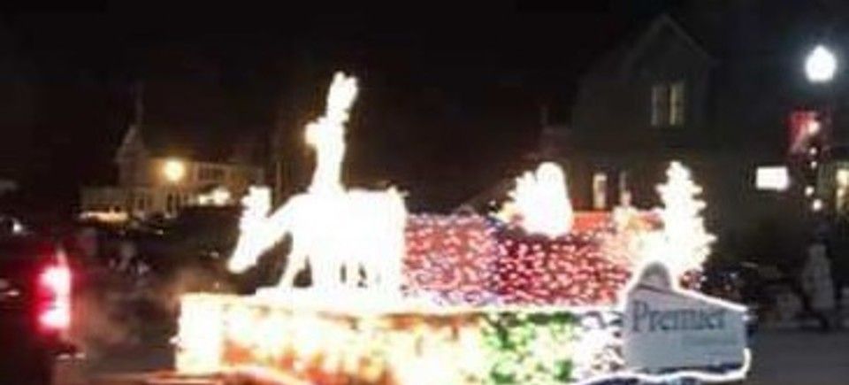 Christmas parade 2017 520171127 13696 17nh3y0