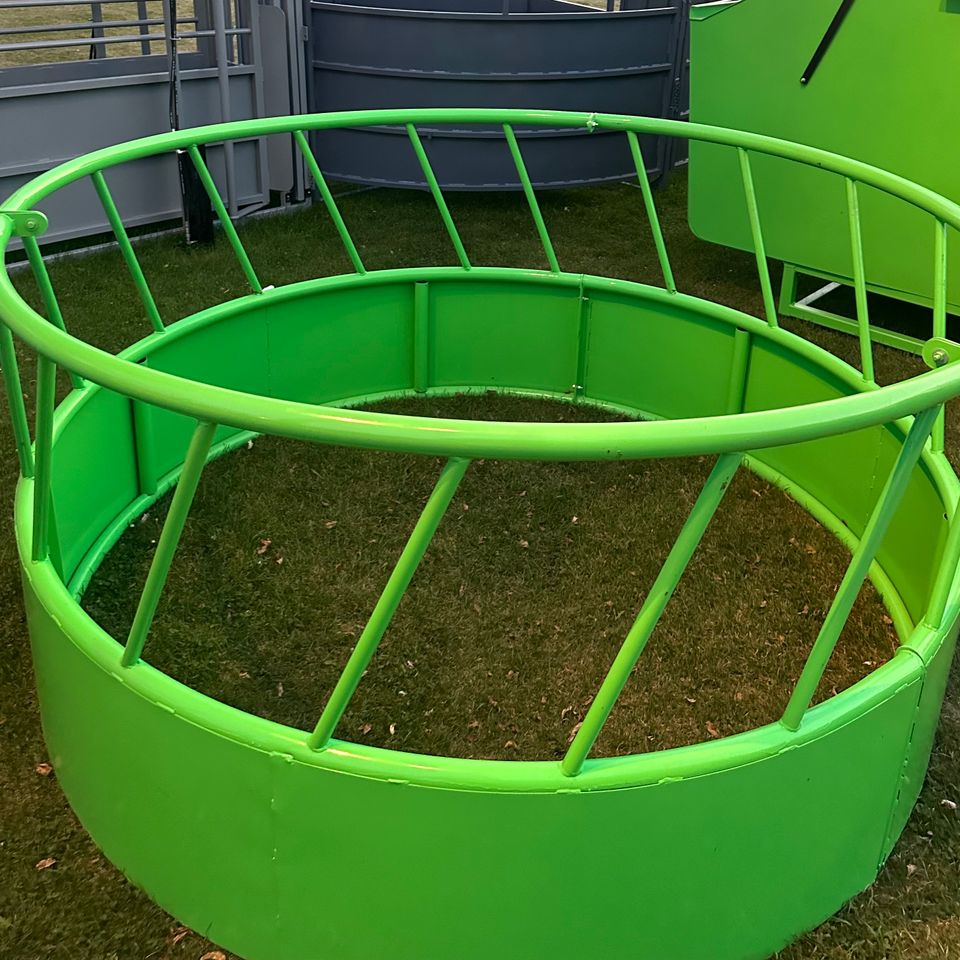 Bale ring bale feeder