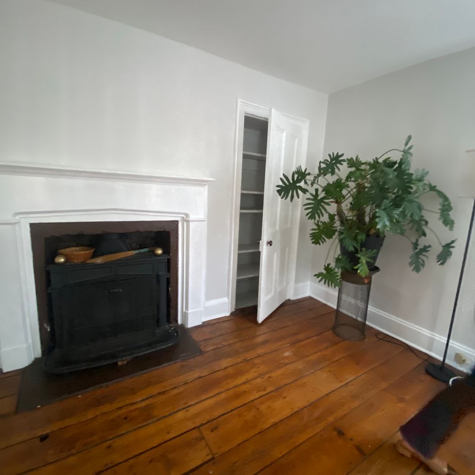 5 Bedrooms 13 Mine St, New Brunswick 08901 📍  Distance from Rutgers University 0.2 Miles 5 Bedrooms 1.5 Bathrooms