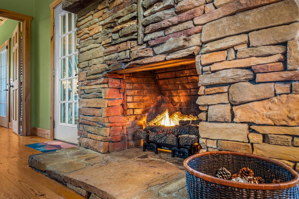 Breathless fireplace