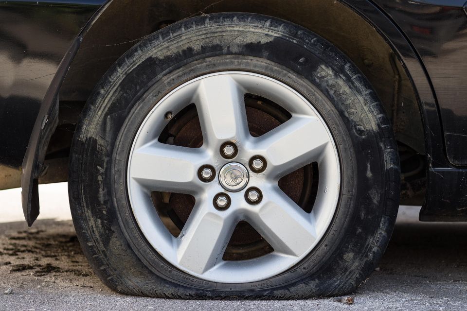 Flat tire g86801475c 1920