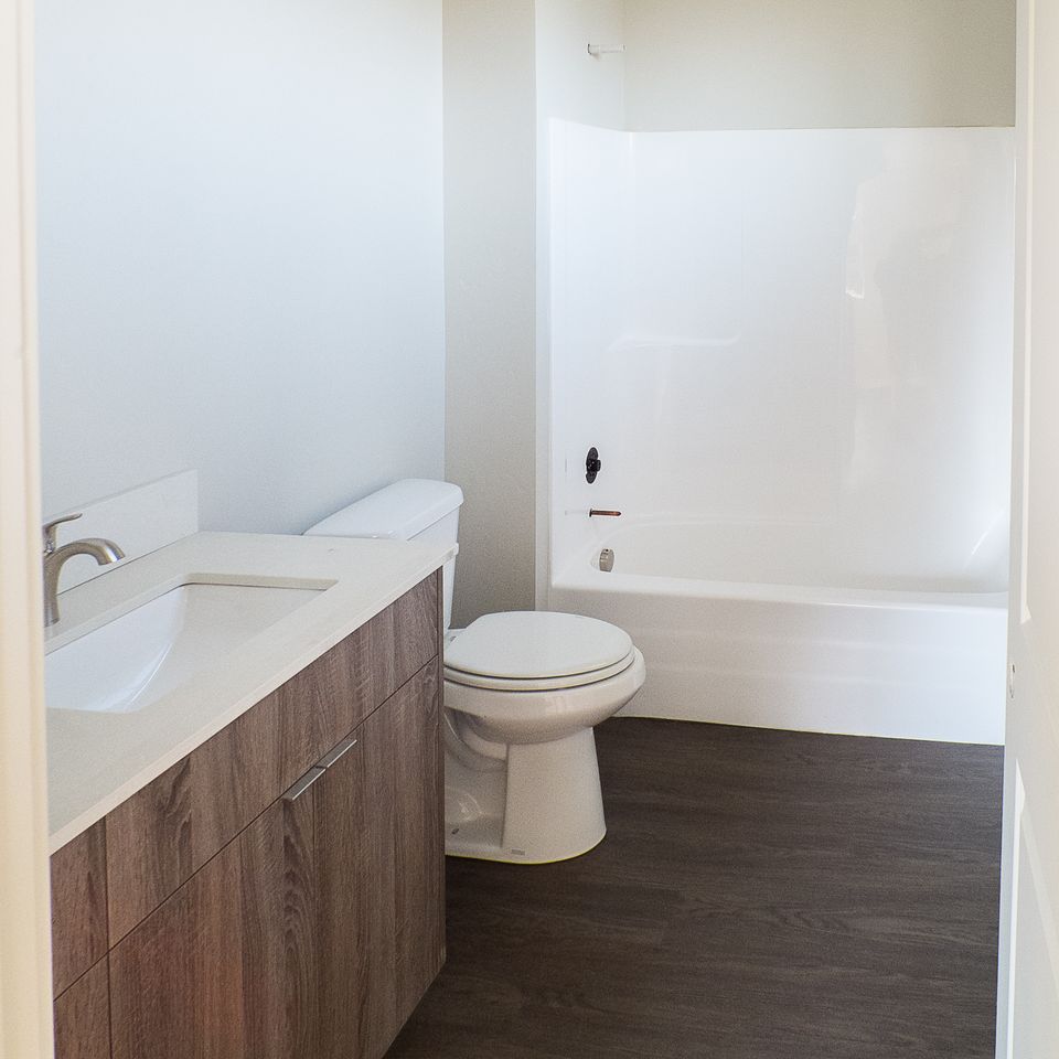 Corner   primary on suite bath caldwell id apartment