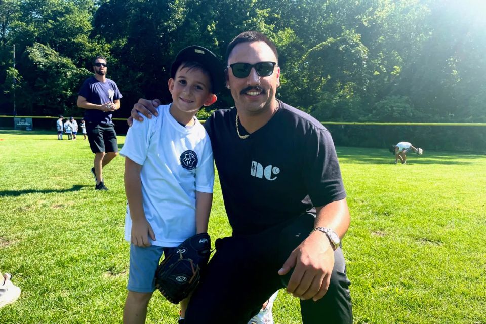 Mets' closer Edwin Diaz teaches kids at Massapequa baseball clinic