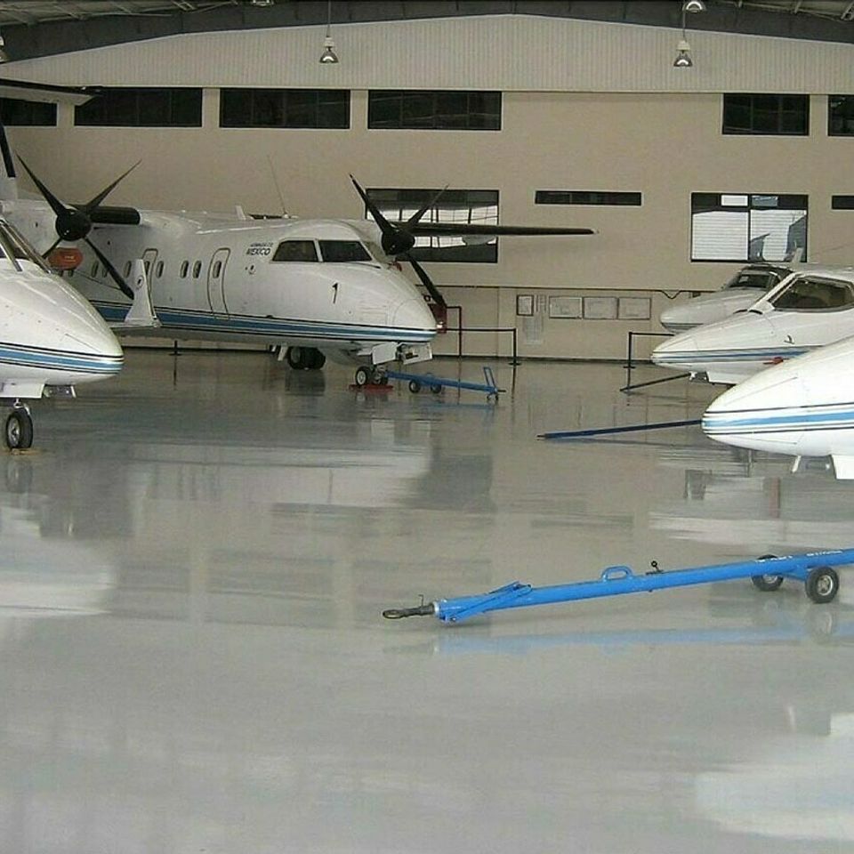 Airplane garage