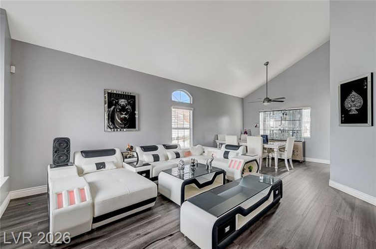 1621 Beech Grove Drive living room