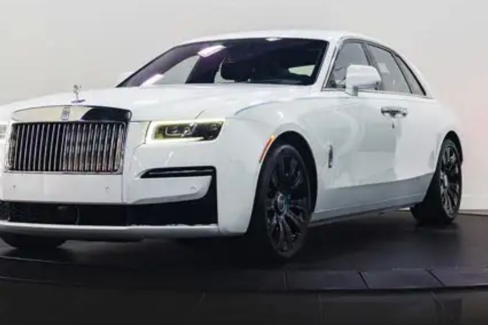 Rolls royce ghost white