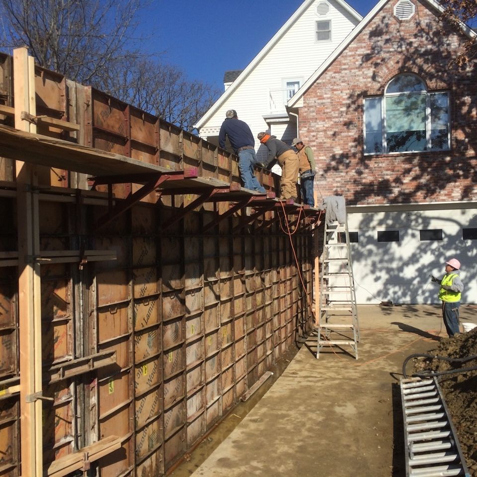 Select outdoor solutions   tulsa oklahoma   retaining walls   concrete retaining wall contractor builder construction company   large residential retaining wall   photo jan 08  11 30 19 am