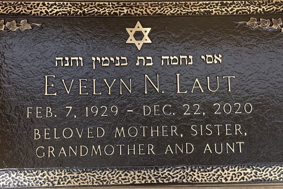 Evelyn laut bronze