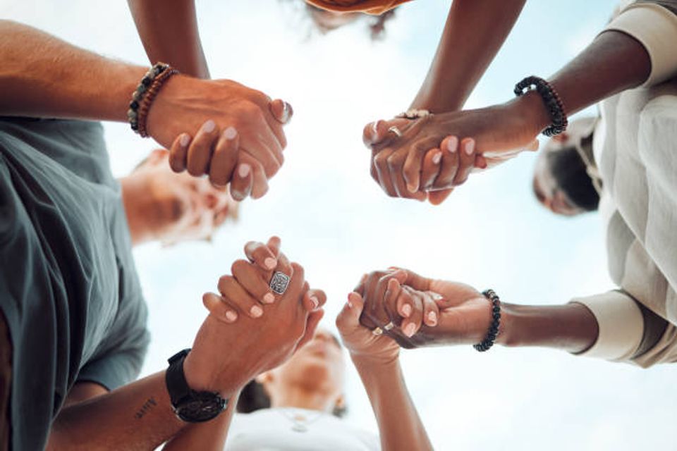 Circle hands